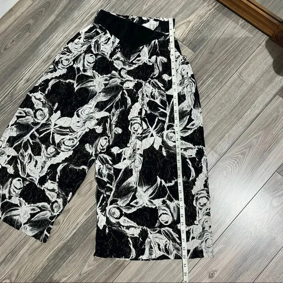 Vtg black and white floral women palazzo Wide leg pants - Picture 9 of 10